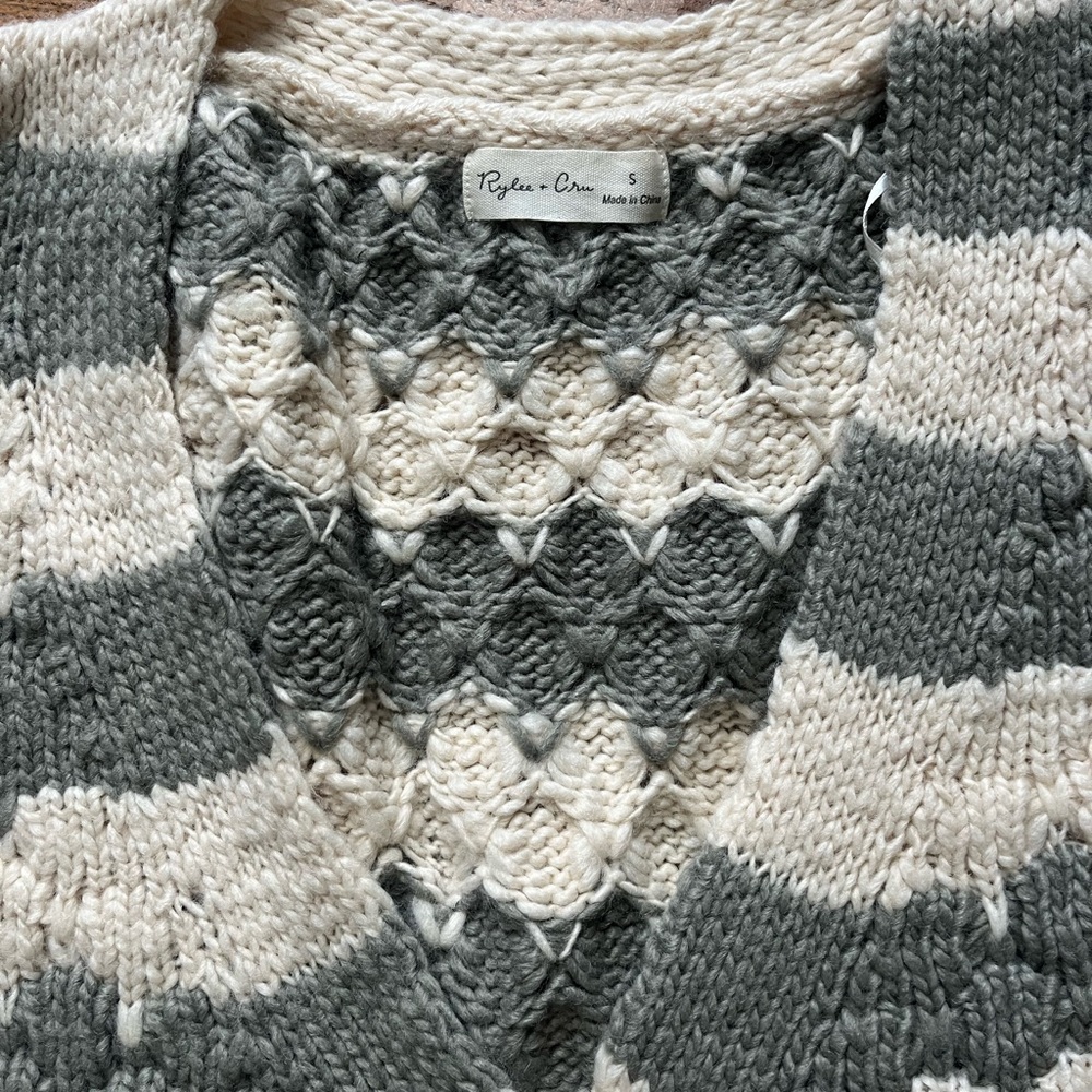 Women’s Rylee Cru Cardigan Size Small - Picture 2 of 3